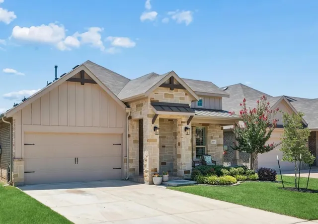 Photo 2 of Single family home for sale at 601 Hogan Dr, Denton, TX 76210 | MLS# 21355863 | Listing updated on 2026-10-01