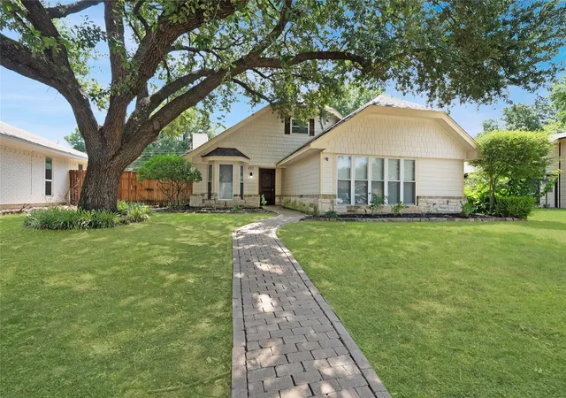 Photo 1 of Single family home for sale at 222 Gwendola Dr, Mc Kinney, TX 75071 | MLS# 21347194 | Listing updated on 2026-09-13