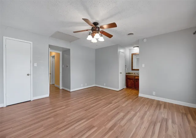 Photo 3 of Single family home for sale at 222 Gwendola Dr, Mc Kinney, TX 75071 | MLS# 21347194 | Listing updated on 2026-09-13