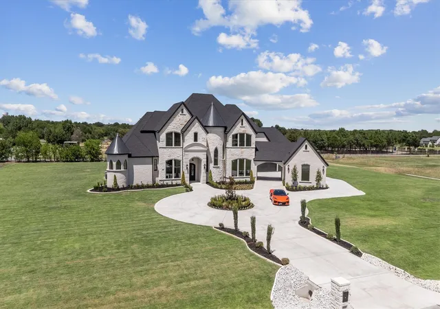 Photo 4 of Single family home for sale at 1850 New Castle Ct, Allen, TX 75002 | MLS# 21356039 | Listing updated on 2026-10-06