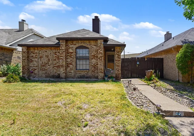 Photo 2 of Single family home for sale at 1024 Old Barn Ln, Mesquite, TX 75149 | MLS# 21352642 | Listing updated on 2026-09-14