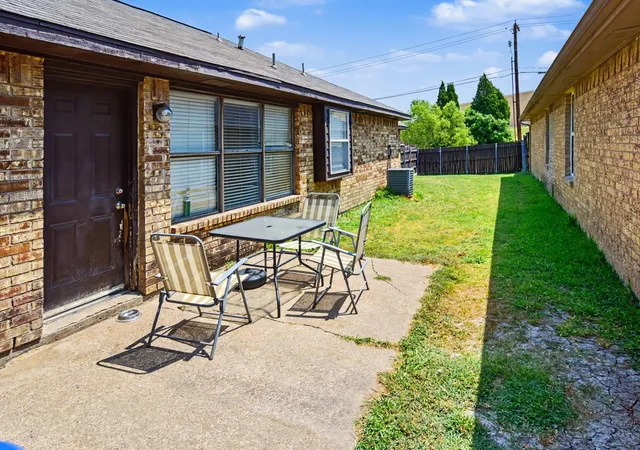 Photo 3 of Single family home for sale at 1024 Old Barn Ln, Mesquite, TX 75149 | MLS# 21352642 | Listing updated on 2026-09-14