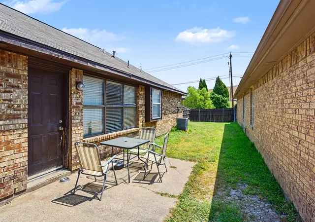 Photo 4 of Single family home for sale at 1024 Old Barn Ln, Mesquite, TX 75149 | MLS# 21352642 | Listing updated on 2026-09-14