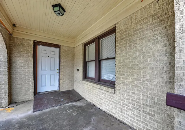 Photo 4 of Single family home for sale at 2813 E E Rosedale St, Fort Worth, TX 76105 | MLS# 21357342 | Listing updated on 2026-10-05