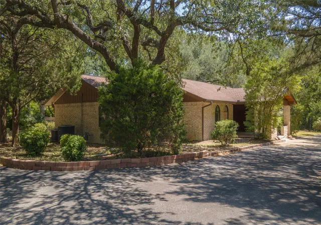 Photo 3 of Single family home for sale at 2485 County Road 852, Mc Kinney, TX 75071 | MLS# 21350702 | Listing updated on 2026-09-12