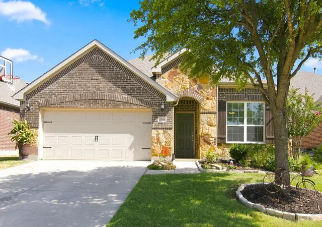 Photo 1 of Sale Pending at 1528 Westview Ln, Argyle, TX 76226 | MLS# 21356302 | Listing updated on 2026-09-09