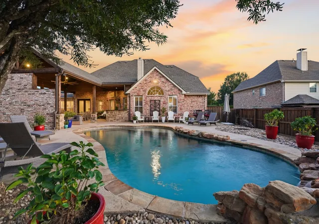 Photo 2 of Sale Pending at 809 Weybridge Ln, Keller, TX 76248 | MLS# 21338587 | Listing updated on 2026-10-02