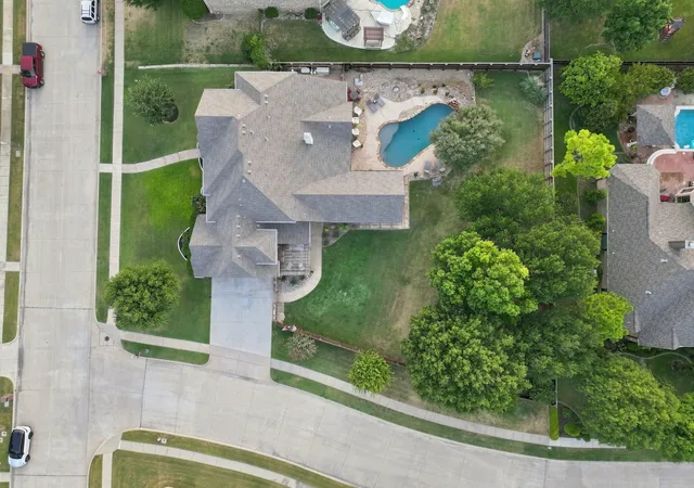 Photo 3 of Sale Pending at 809 Weybridge Ln, Keller, TX 76248 | MLS# 21338587 | Listing updated on 2026-10-02