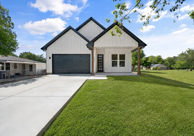 Photo 1 of Single family home for sale at 3617 Emhouse Rd, Corsicana, TX 75110 | MLS# 21356751 | Listing updated on 2026-09-14