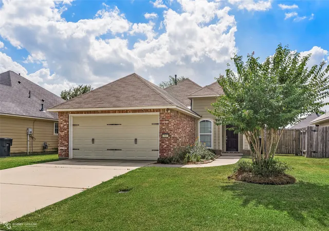 Photo 2 of Sale Pending at 365 Avondale Ln, Bossier City, LA 71112 | MLS# 21356860 | Listing updated on 2026-09-09