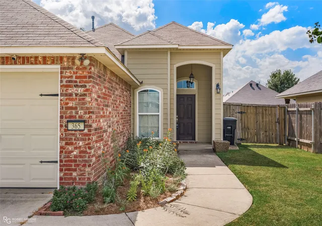 Photo 3 of Sale Pending at 365 Avondale Ln, Bossier City, LA 71112 | MLS# 21356860 | Listing updated on 2026-09-09