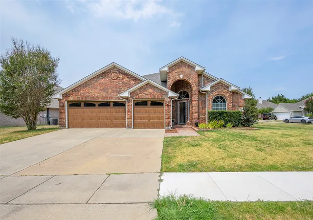 Photo 1 of Sale Pending at 5804 Silver Sage Ln, Grand Prairie, TX 75052 | MLS# 21353313 | Listing updated on 2026-09-18