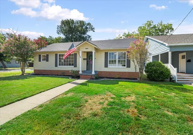 Photo 3 of Single family home for sale at 1801 Woodlawn Ave, Corsicana, TX 75110 | MLS# 21355517 | Listing updated on 2026-10-04