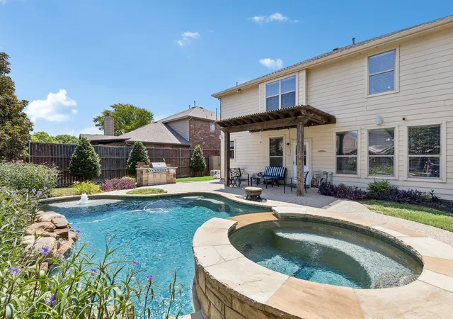 Photo 2 of Single family home for sale at 5804 Silver Leaf Dr, Mc Kinney, TX 75070 | MLS# 21356802 | Listing updated on 2026-09-11