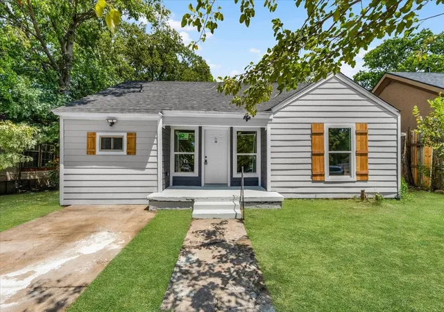 Photo 3 of Single family home for sale at 701 Chicago Ave, Fort Worth, TX 76103 | MLS# 21357883 | Listing updated on 2026-09-10