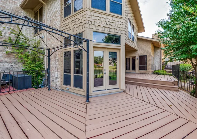 Photo 3 of Townhouse for sale at 9 Country Lake Dr, Carrollton, TX 75006 | MLS# 21357216 | Listing updated on 2026-09-28