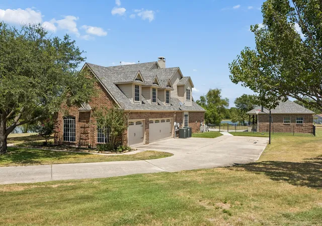 Photo 4 of Single family home for sale at 1920 High Point Cir, Celina, TX 75009 | MLS# 21349869 | Listing updated on 2026-09-13
