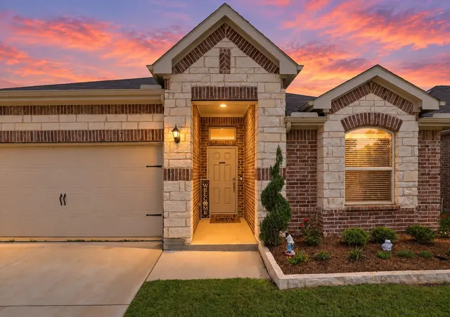 Photo 3 of Single family home for sale at 3728 Maroon Creek Rd, Aubrey, TX 76227 | MLS# 21357041 | Listing updated on 2026-09-30