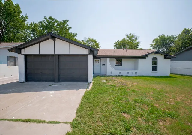 Photo 1 of Single family home for sale at 224 Southway Dr, Fort Worth, TX 76140 | MLS# 21357774 | Listing updated on 2026-09-11
