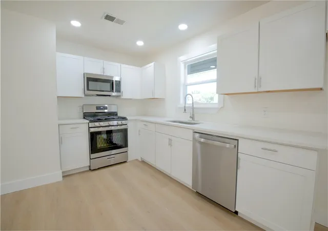 Photo 3 of Single family home for sale at 224 Southway Dr, Fort Worth, TX 76140 | MLS# 21357774 | Listing updated on 2026-09-11