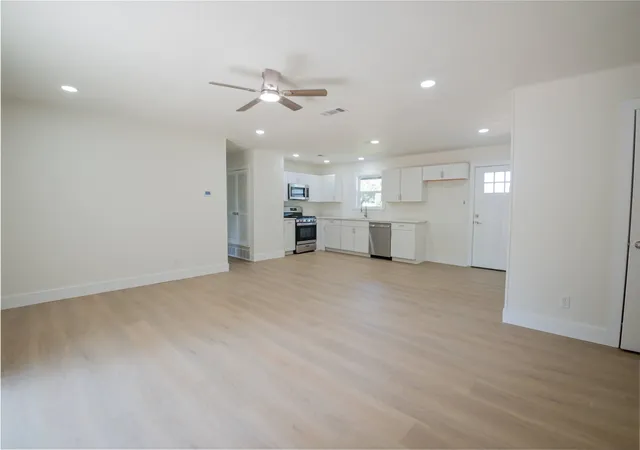 Photo 3 of Single family home for sale at 224 Southway Dr, Fort Worth, TX 76140 | MLS# 21357774 | Listing updated on 2026-09-11
