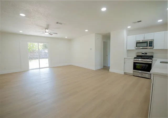 Photo 4 of Single family home for sale at 224 Southway Dr, Fort Worth, TX 76140 | MLS# 21357774 | Listing updated on 2026-09-11