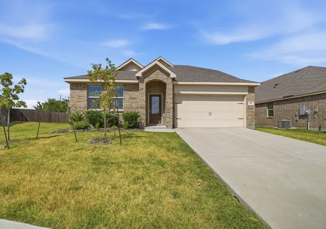 Photo 1 of Sale Pending at 605 Fitzroy Ln, Royse City, TX 75189 | MLS# 21356073 | Listing updated on 2026-10-03