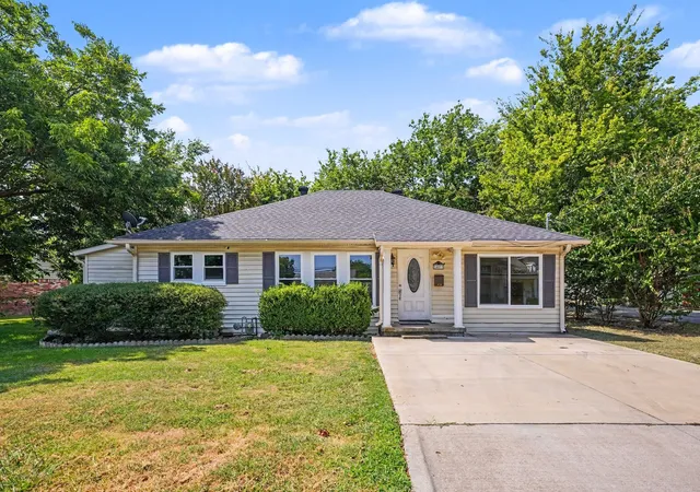 Photo 1 of Single family home for sale at 407 W 4th St, Kaufman, TX 75142 | MLS# 21350577 | Listing updated on 2026-09-10