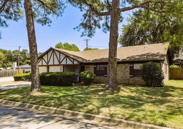 Photo 1 of Sale Pending at 1901 Alston St, Arlington, TX 76013 | MLS# 21356895 | Listing updated on 2026-09-11
