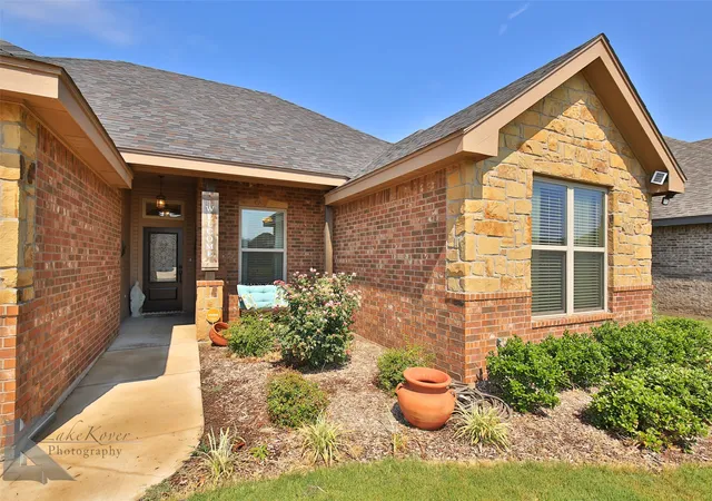 Photo 3 of Single family home for sale at 7210 Raven Ct, Abilene, TX 79602 | MLS# 21358193 | Listing updated on 2026-09-14