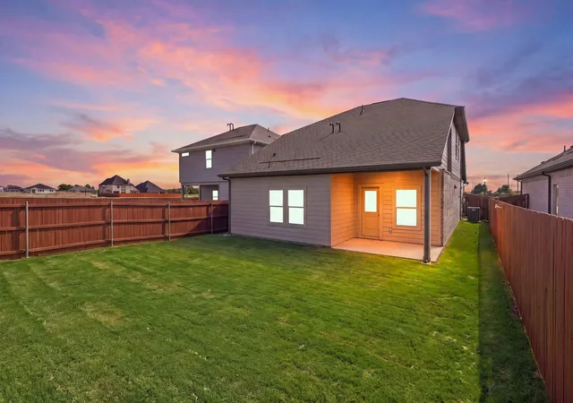 Photo 3 of Sale Pending at 3520 Straw Ln, Heartland, TX 75114 | MLS# 21358188 | Listing updated on 2026-10-05