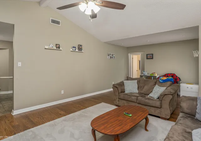Photo 3 of Sale Pending at 208 Boutte Cir, Shreveport, LA 71107 | MLS# 21357533 | Listing updated on 2026-09-10