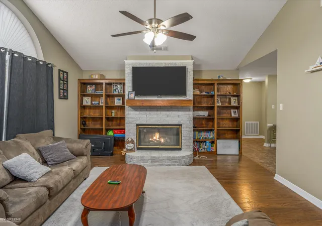 Photo 4 of Sale Pending at 208 Boutte Cir, Shreveport, LA 71107 | MLS# 21357533 | Listing updated on 2026-09-10