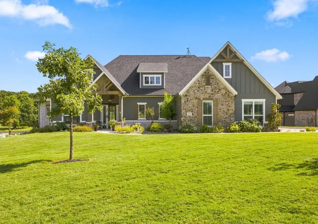 Photo 1 of Single family home for sale at 215 Tonkawa Trl, Corsicana, TX 75109 | MLS# 21357723 | Listing updated on 2026-09-15