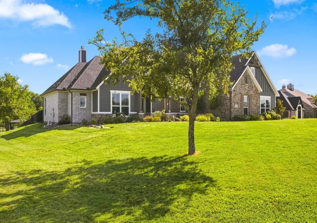 Photo 2 of Single family home for sale at 215 Tonkawa Trl, Corsicana, TX 75109 | MLS# 21357723 | Listing updated on 2026-09-15