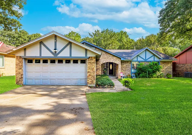 Photo 1 of Single family home for sale at 5903 Pleasant Wood Trl, Arlington, TX 76016 | MLS# 21354552 | Listing updated on 2026-09-13