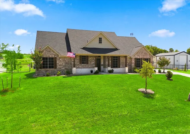 Photo 2 of Single family home for sale at 1020 Boulder Rd, Weatherford, TX 76085 | MLS# 21357743 | Listing updated on 2026-09-11