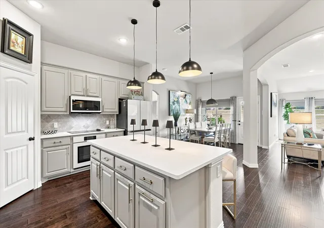 Photo 3 of Single family home for sale at 1020 Boulder Rd, Weatherford, TX 76085 | MLS# 21357743 | Listing updated on 2026-09-11