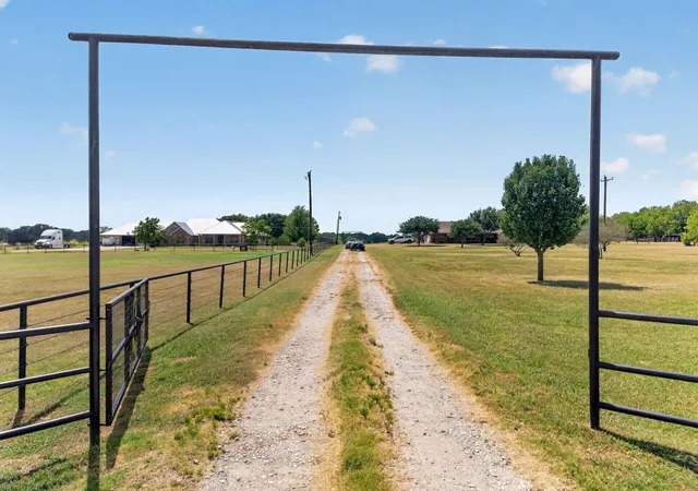 Photo 2 of Single family home for sale at 8023 Fm 429, Kaufman, TX 75142 | MLS# 21350410 | Listing updated on 2026-09-08