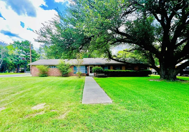 Photo 4 of Single family home for sale at 114 Harred St, Sulphur Springs, TX 75482 | MLS# 21349852 | Listing updated on 2026-09-10