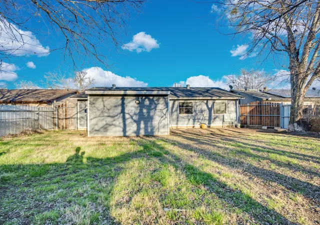 Photo 2 of Single family home for sale at 4916 Eastover Ave, Fort Worth, TX 76119 | MLS# 21358351 | Listing updated on 2026-09-12