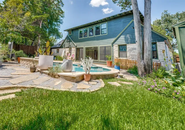 Photo 3 of Sale Pending at 1420 Junior Dr, Dallas, TX 75208 | MLS# 21358366 | Listing updated on 2026-09-15