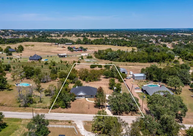 Photo 3 of Single family home for sale at 321 E Woody Creek Ct, Springtown, TX 76082 | MLS# 21354871 | Listing updated on 2026-09-09