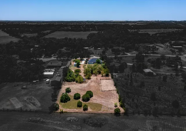 Photo 3 of Single family home for sale at 321 E Woody Creek Ct, Springtown, TX 76082 | MLS# 21354871 | Listing updated on 2026-10-07