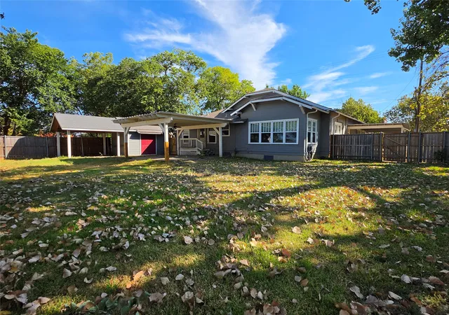 Photo 3 of Single family home for sale at 374 S Preston St, Van Alstyne, TX 75495 | MLS# 21351482 | Listing updated on 2026-09-13