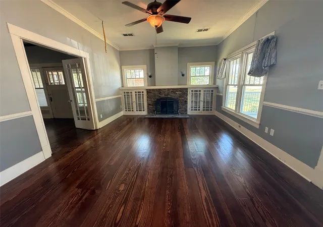 Photo 3 of Single family home for sale at 374 S Preston St, Van Alstyne, TX 75495 | MLS# 21351482 | Listing updated on 2026-09-13