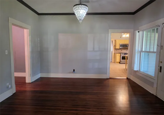 Photo 4 of Single family home for sale at 374 S Preston St, Van Alstyne, TX 75495 | MLS# 21351482 | Listing updated on 2026-09-13