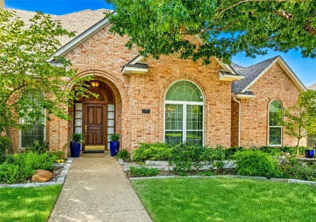 Photo 3 of Sale Pending at 6516 Meadow Haven Dr, Fort Worth, TX 76132 | MLS# 21358000 | Listing updated on 2026-09-15