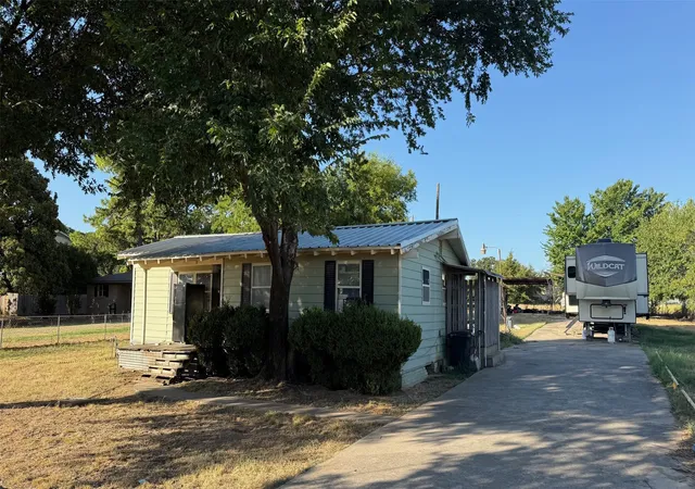 Photo 1 of Single family home for sale at 3010 W Hwy 114, Paradise, TX 76073 | MLS# 21358487 | Listing updated on 2026-09-09
