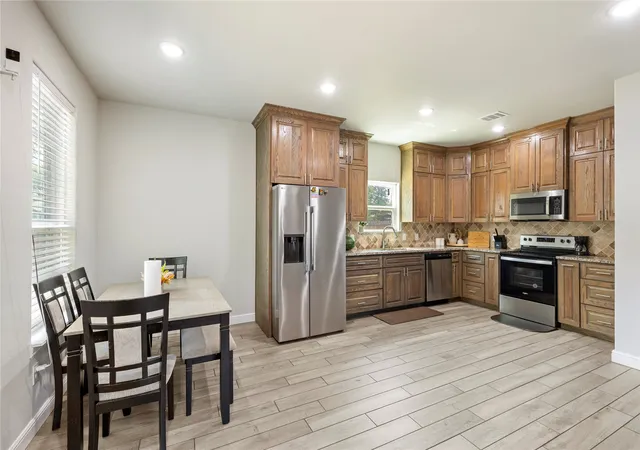 Photo 4 of Single family home for sale at 105 Lamar St, Hillsboro, TX 76645 | MLS# 21358469 | Listing updated on 2026-09-11